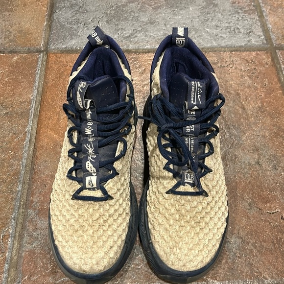 Nike basketball shoes size 7 - Picture 1 of 3